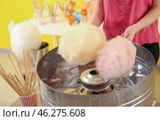 Woman making cotton candy at fair. Стоковое фото, фотограф Pixel_shot / Фотобанк Лори