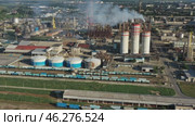 Oil and gas refinery plant petrochemical industry. Стоковое видео, видеограф Михаил Коханчиков / Фотобанк Лори