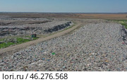 Open storage of solid waste garbage. Стоковое видео, видеограф Михаил Коханчиков / Фотобанк Лори