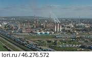Oil and gas refinery plant petrochemical industry. Стоковое видео, видеограф Михаил Коханчиков / Фотобанк Лори