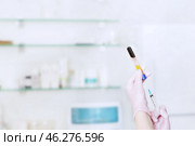 Blood plasma for PRP therapy by a doctor. Стоковое фото, фотограф Ольга Зиновская / Фотобанк Лори