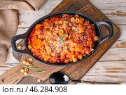Dish with tasty pasta and beans on table. Стоковое фото, фотограф Pixel_shot / Фотобанк Лори