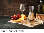 Decanter of wine with cheese on table. Стоковое фото, фотограф Pixel_shot / Фотобанк Лори