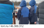 Зимние соревнования по плаванию на свежем воздухе. Барский пруд усадьбы Гребнево. Редакционное видео, видеограф Владимир Шипикин / Фотобанк Лори