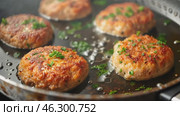 Several patties sizzle in a hot pan, releasing a rich, savory aroma. Golden crust forms as they cook, with juices bubbling around the edges, creating a mouthwatering scene. Стоковое AI-видео, аниматор Ирина Старикова / Фотобанк Лори