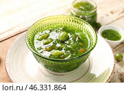 Bowl with tasty gooseberry jam on light wooden background. Стоковое фото, фотограф Pixel_shot / Фотобанк Лори