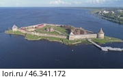 Aerial view on fortress Oreshek, Leningrad region (2018 год). Стоковое видео, видеограф Михаил Коханчиков / Фотобанк Лори