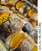 Grilled sea bass with oranges. Стоковое фото, фотограф Марина Володько / Фотобанк Лори