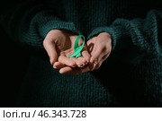 Woman with green ribbon, closeup. Mitochondrial diseases and kidney cancer concept. Стоковое фото, фотограф Pixel_shot / Фотобанк Лори