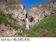 Вид на водопад Султан-Су. Урочище Джилы-Су, Кабардино-Балкария (2023 год). Редакционное фото, фотограф Анна Карасева / Фотобанк Лори