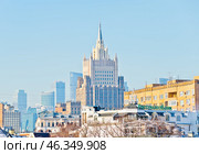 Здание Министерства иностранных дел (МИД) в солнечный зимний день. Москва. Редакционное фото, фотограф E. O. / Фотобанк Лори