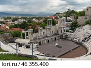 Римский античный театр Филиппополиса в Пловдиве, Болгария (2019 год). Стоковое фото, фотограф Дымов Игорь / Фотобанк Лори