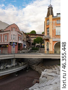 Руины римского стадиона в центре Пловдива, Болгария (2019 год). Редакционное фото, фотограф Дымов Игорь / Фотобанк Лори