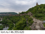 Башни и стены крепости Царевец в Велико-Тырново, Болгария (2019 год). Стоковое фото, фотограф Дымов Игорь / Фотобанк Лори