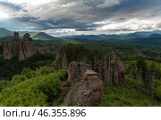 Вид на скалы Белоградчик (Belogradchik) ,природная достопримечательность, Болгария (2019 год). Стоковое фото, фотограф Дымов Игорь / Фотобанк Лори