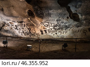 Доисторические рисунки в пещере Магура (Magura Cave) на северо-западе Болгарии, недалеко от Белоградчика ( Belogradchik), провинция Видин (Vidin) (2019 год). Стоковое фото, фотограф Дымов Игорь / Фотобанк Лори