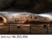 Доисторические рисунки в пещере Магура (Magura Cave) на северо-западе Болгарии, недалеко от Белоградчика ( Belogradchik), провинция Видин (Vidin) (2019 год). Стоковое фото, фотограф Дымов Игорь / Фотобанк Лори
