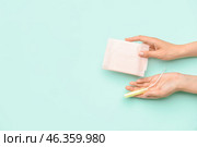 Female hands with menstrual pad and tampon on color background. Стоковое фото, фотограф Pixel_shot / Фотобанк Лори