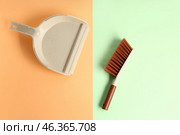 Brush and dustpan on color background. Стоковое фото, фотограф Pixel_shot / Фотобанк Лори