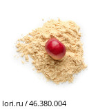 Whey protein powder and apple on white background. Стоковое фото, фотограф Pixel_shot / Фотобанк Лори