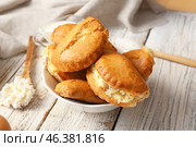 Bowl of tasty sochniki with cottage cheese on white wooden background. Стоковое фото, фотограф Pixel_shot / Фотобанк Лори