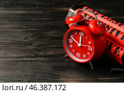 Bomb with clock timer on wooden background. Стоковое фото, фотограф Pixel_shot / Фотобанк Лори