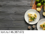 Plate with tasty conchiglioni pasta on table. Стоковое фото, фотограф Pixel_shot / Фотобанк Лори
