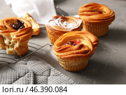 Tasty cruffins with chocolate and jam on grey background. Стоковое фото, фотограф Pixel_shot / Фотобанк Лори
