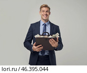 Улыбающийся бизнесмен с деньгами в портфеле на светлом фоне. Стоковое AI-изображение, AI-художник Валерий Лукин / Фотобанк Лори