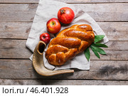 Shofar with fruits and challah on wooden background. Rosh hashanah (Jewish New Year) celebration. Стоковое фото, фотограф Pixel_shot / Фотобанк Лори