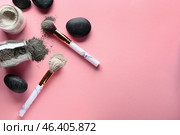 Jars with cosmetic clays and brushes on color background. Стоковое фото, фотограф Pixel_shot / Фотобанк Лори