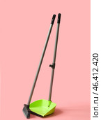 Dustpan with cleaning broom on pink background. Стоковое фото, фотограф Pixel_shot / Фотобанк Лори