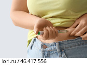 Woman with diabetes using lancet pen on grey background, closeup. Стоковое фото, фотограф Pixel_shot / Фотобанк Лори