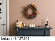 Mantelpiece with Halloween decor and candles in hall. Стоковое фото, фотограф Pixel_shot / Фотобанк Лори