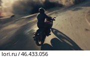 An epic motorbike chase through a war-torn city filled with explosions and destruction. Стоковое AI-видео, аниматор Оксана Медведева / Фотобанк Лори