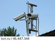 Две камеры видеонаблюдения и система контроля. Стоковое фото, фотограф Ольга Зиновская / Фотобанк Лори