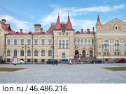 Рыбинский государственный историко-архитектурный и художественный музей-заповедник на Красной площади. Бывшая Хлебная биржа. Рыбинск, Ярославская область, Россия (2024 год). Редакционное фото, фотограф Елена Коромыслова / Фотобанк Лори