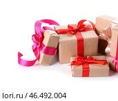 Подарочные коробки с бантиками на День Святого Валентина на белом фоне. Стоковое фото, фотограф Pixel_shot / Фотобанк Лори