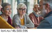 Senior people discussing together at table. Стоковое AI-видео, аниматор Юрий Поздников / Фотобанк Лори