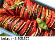 Вкусное рататуй в форме для запекания, крупный план. Стоковое фото, фотограф Pixel_shot / Фотобанк Лори