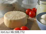 Вкусный сыр на деревянном столе. Стоковое фото, фотограф Pixel_shot / Фотобанк Лори
