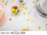 Стол с объедками после вечеринки. Стоковое фото, фотограф Pixel_shot / Фотобанк Лори