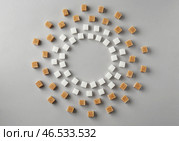 Композиция из кубиков рафинированного сахара на светлом фоне. Стоковое фото, фотограф Pixel_shot / Фотобанк Лори