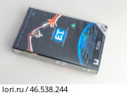 Видеокассета с фильмом Инопланетянин, E.T. The Extra-Terrestrial Стивена Спилберга. Редакционное фото, фотограф Станислав Кноп / Фотобанк Лори