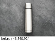 Современный термос на темном фоне. Стоковое фото, фотограф Pixel_shot / Фотобанк Лори
