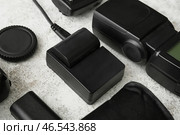 Фототехника на светлом фоне стола крупным планом. Стоковое фото, фотограф Pixel_shot / Фотобанк Лори