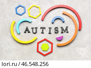 Word AUTISM с бэби-блоками на гранж-фоне. Стоковое фото, фотограф Pixel_shot / Фотобанк Лори