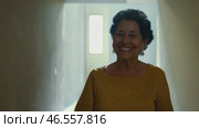 Happy, face and elderly caucasian woman in yellow sweater on sofa to relax at home or grandma laughing freedom in retirement. Portrait, elderly smile living room, home or thinking about good memory. Стоковое видео, видеограф ALLA YURTAYEVA / Фотобанк Лори