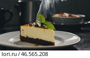 Chocolate cake with a cut piece and blade on gray background, closeup. The concept of healthy and proper nutrition, healthy lifestyle, cooking, recipes of favorite dishes, 4k. Стоковое AI-видео, аниматор ALLA YURTAYEVA / Фотобанк Лори