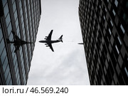 Самолет-топливозаправщик Ил-78 во время показательного полета над городом. Стоковое фото, фотограф Артем Геодакян / ТАСС / Фотобанк Лори